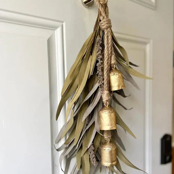 45cm Winter Christmas Wreath With Bells Artificial Green Leaves